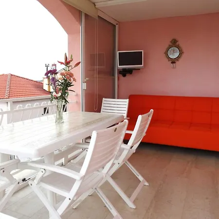 Two Bedroom With Balcony And Sea View Appartamento *