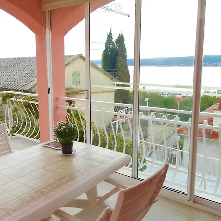 Two Bedroom With Balcony And Sea View *